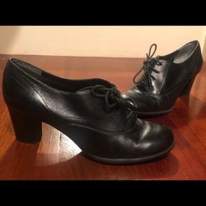 black oxford heels by bandolino